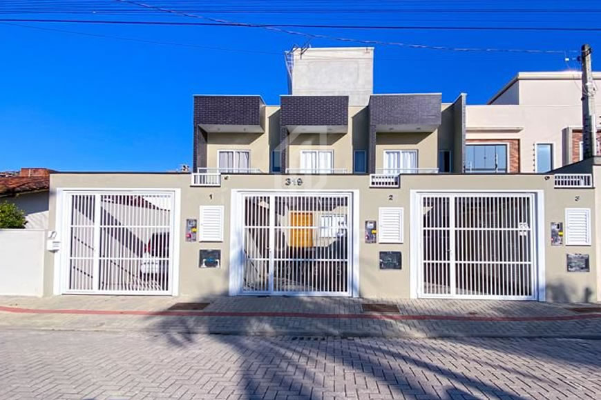 JD954 - Sobrado a 400 metros da praia no bairro Itacolomi