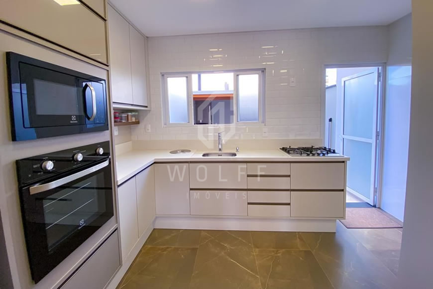 JD954 - Sobrado a 400 metros da praia no bairro Itacolomi