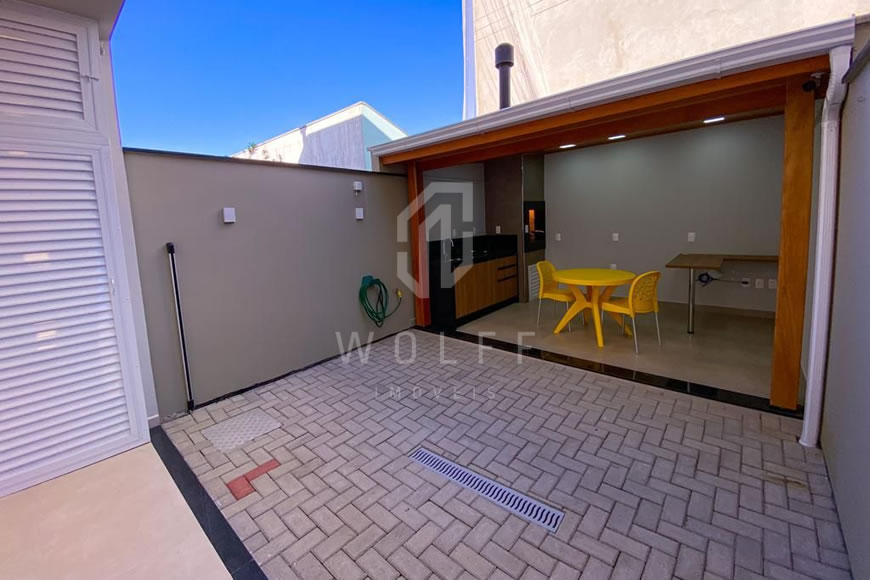 JD954 - Sobrado a 400 metros da praia no bairro Itacolomi