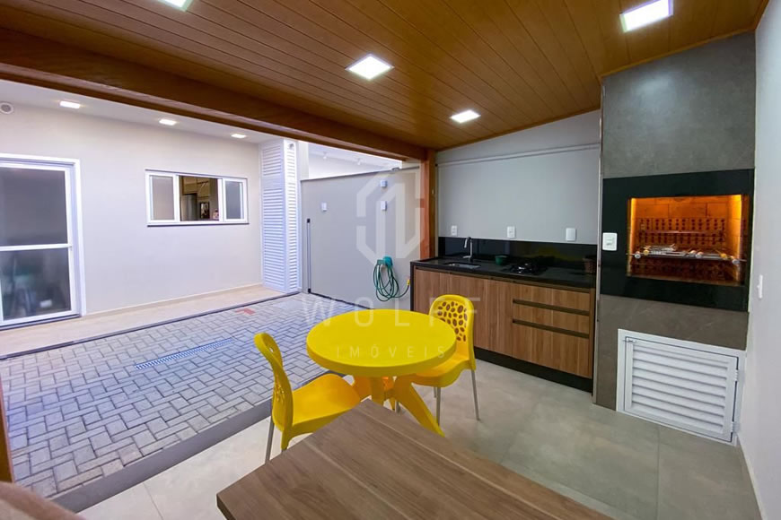 JD954 - Sobrado a 400 metros da praia no bairro Itacolomi