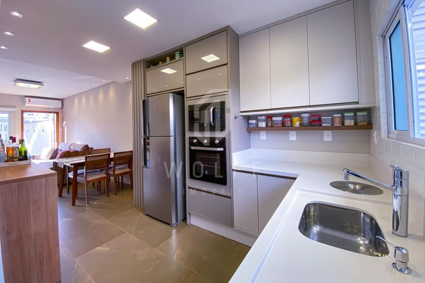 JD954 - Sobrado a 400 metros da praia no bairro Itacolomi