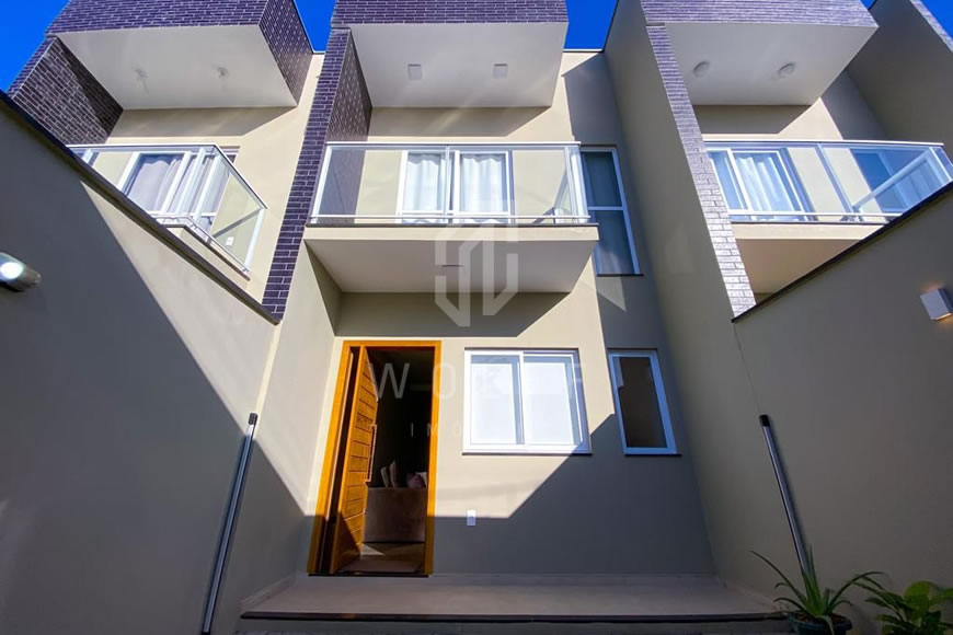 JD954 - Sobrado a 400 metros da praia no bairro Itacolomi