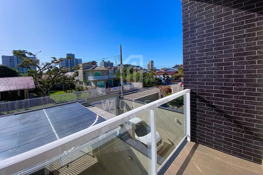 JD954 - Sobrado a 400 metros da praia no bairro Itacolomi