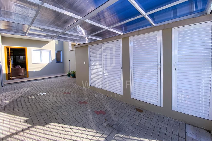 JD954 - Sobrado a 400 metros da praia no bairro Itacolomi