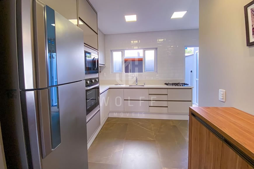 JD954 - Sobrado a 400 metros da praia no bairro Itacolomi