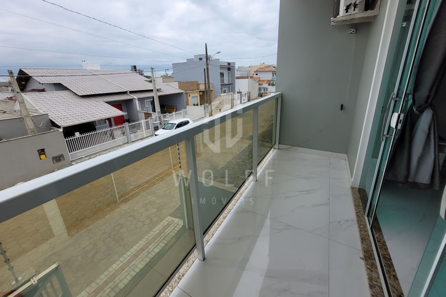JD966 - Sobrado Geminado com área de festas nos fundos em Itajuba