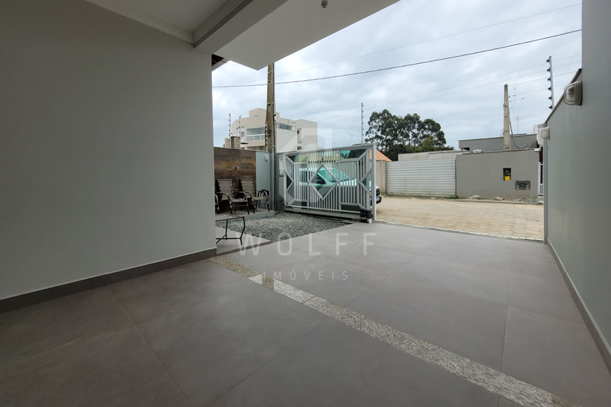 JD966 - Sobrado Geminado com área de festas nos fundos em Itajuba
